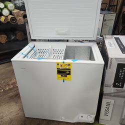 Vissani
7.0 cu. ft. Manual Defrost Chest Freezer with LED Light in White, Garage Ready