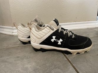 UnderArmour Baseball Cleats 
