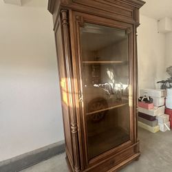 Cabinet for Sale - Great condition with shelves