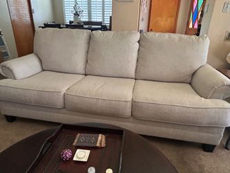 Couch with pull out bed