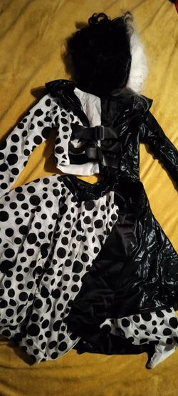 Cruella De Vil Halloween Costume with Wig
