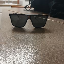 Lv Sunglasses 60$