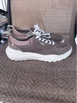 Vans ultra range size 11
