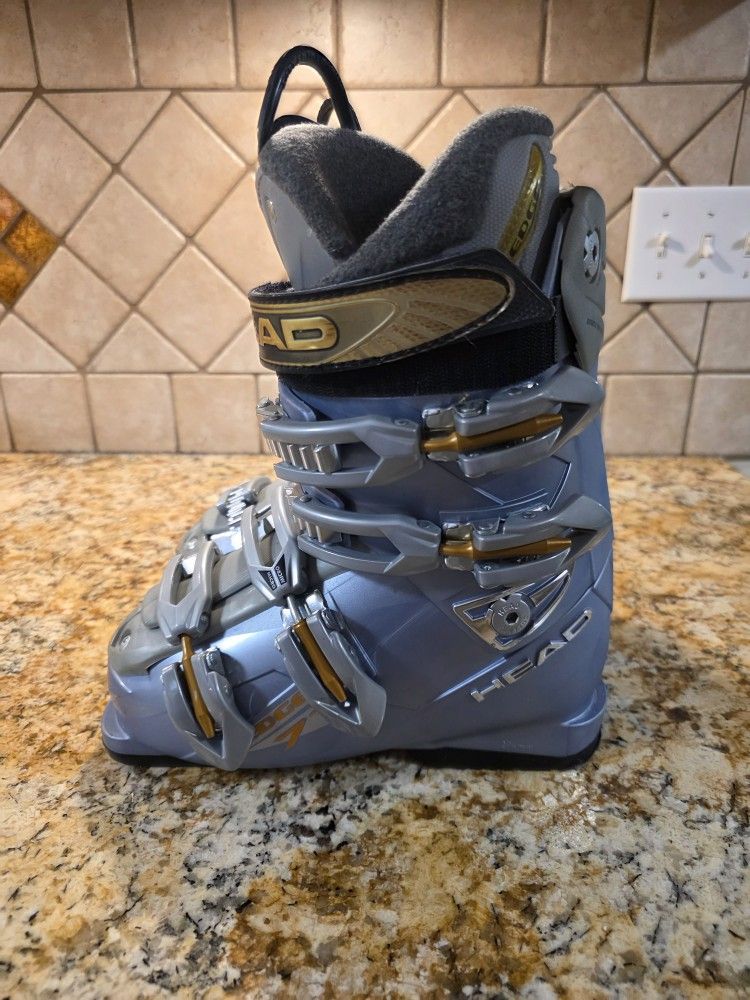 Ski boots 23 / 23.5 women's 6 / 6.5 youth 4 / 4.5