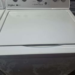 Whirlpool top-load washers with a 2-in-1 removable agitator generally feature capacities between 4.2 and 5.3 cubic feet.