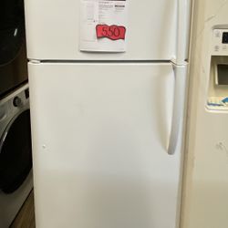 Frigidaire 30inch Top Freezer Refrigerator in White