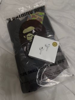 Bape T-shirt size S + AirPods Pro 3 ANC