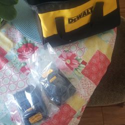 Dewalt 1.5 ah Batteries (2) And Tool Bag
