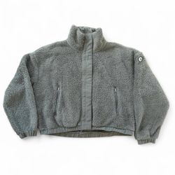 Vuori womens dusty pine cozy sherpa jacket