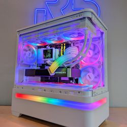 RTX 5080 // Ryzen 9800x3D // 32GB DDR5 // 2TB Gen5 NVMe // WiFi