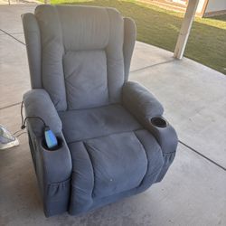 oversized lift chair with heat and massage and charging station