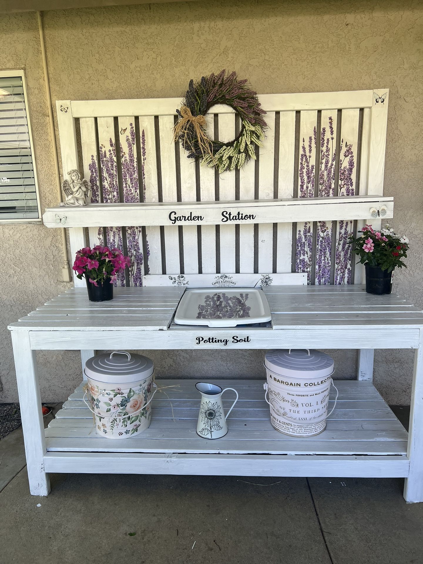 Beautiful Garden/Potting Table