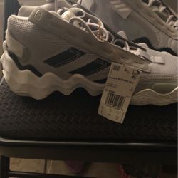 Exhibition B Woman’s Mid Size 9