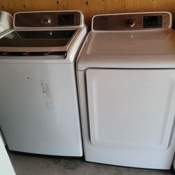 New Samsung Large Capacity 5.0cu Ft Top Load Washer And Used Gas Dryer Set