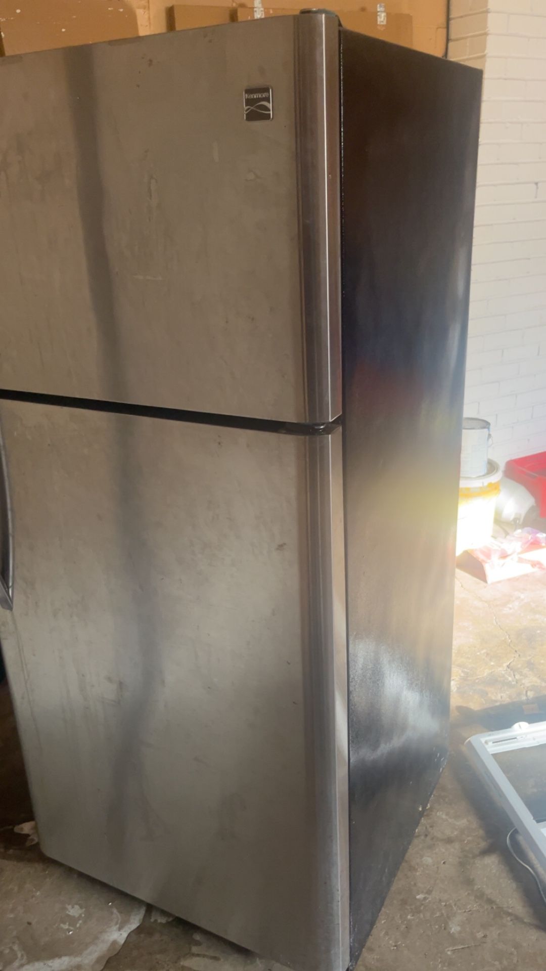 Refrigerator 