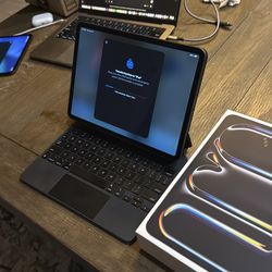 iPad Pro 2018 with Magic Keyboard excellent condition
