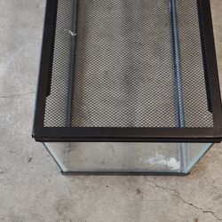 20 Gallon Fish Tank Reptile Tank (With Hamster Extras)
