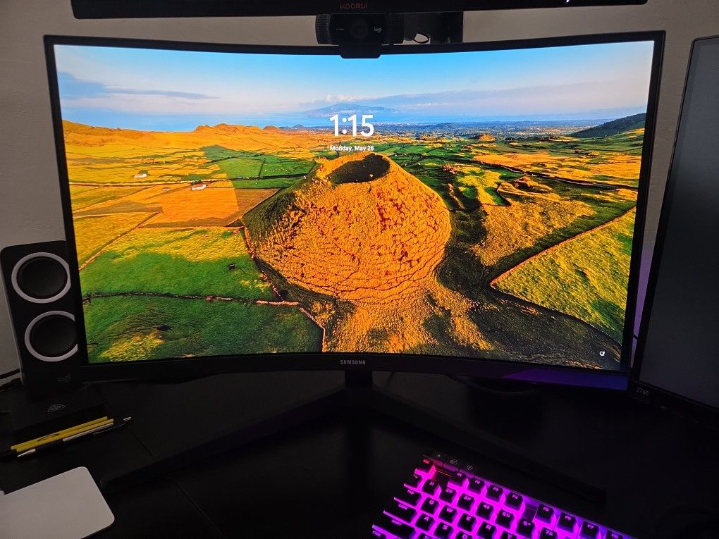 Samsung
27" Curved QHD Gaming Monitor