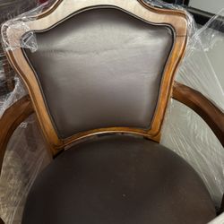 4 Bar Stools with Matching Table. 
