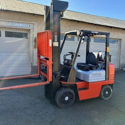 Toyota Forklift (Read Listing)