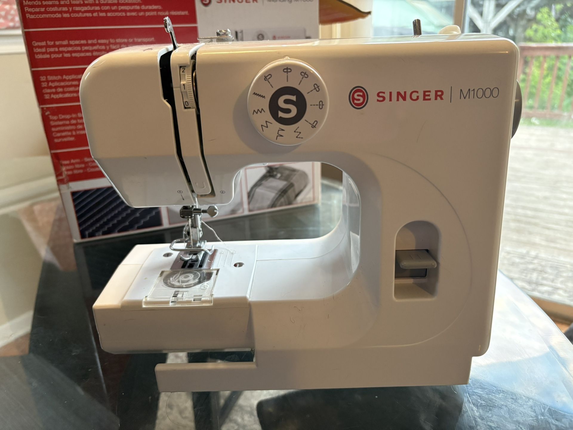 SINGER M1000 Mending Machine