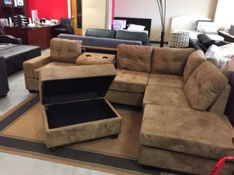 BRAND NEW SECTIONAL SOFA WIL STORAGE OTTOMAN!!!!