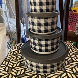 Tupperware Set