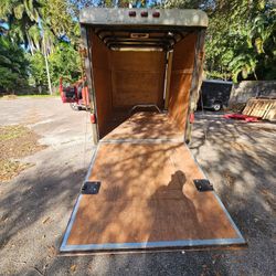 Enclosed Trailer 6x11 "2012" One Owner, Pulls Great Over 6ft Hight Interior Clean Title In Hand ✋️ READ Description FIRST, LEA PRIMERO. 