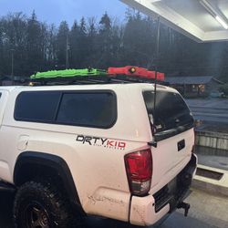 Snug top Toyota Tacoma  6’ bed with prinsu rack, rotopack and maxtracks.