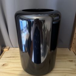 Apple Mac Pro Desktop MD878LL/A (Late 2013) 3.5GHz Xeon 32GB 256SSD