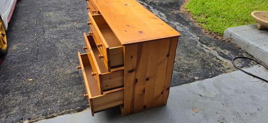 Pine dresser