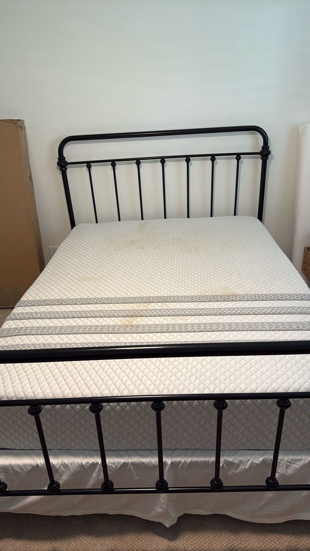 Leesa Hybrid Mattress (Queen) + Frame + Box Spring