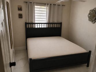 Queen bed with matress