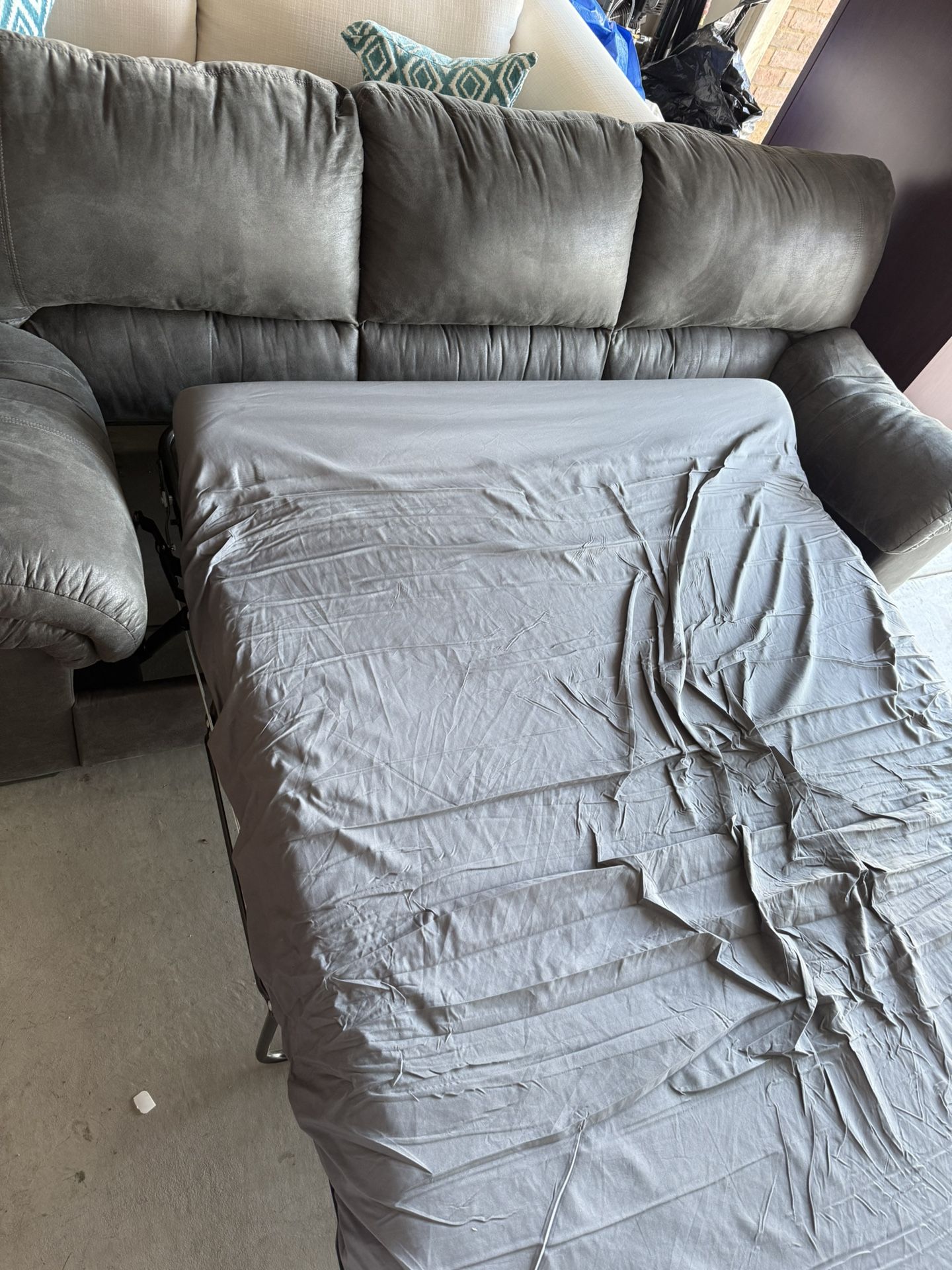 Sofa Sleeper Couch for Sale in Menifee, CA OfferUp