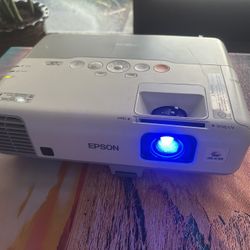 Projector - Epson PowerLite 905 3LCD - HDMI Port
