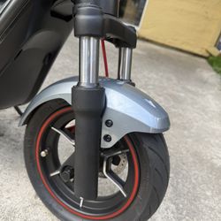 NIU KQi 300X Electric Scooter – Space Gray