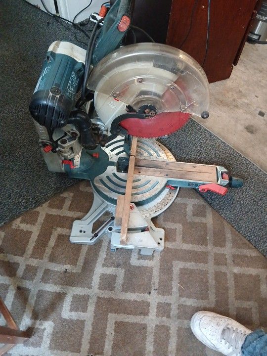 BOSCH 12" RADIAL ARM SAW