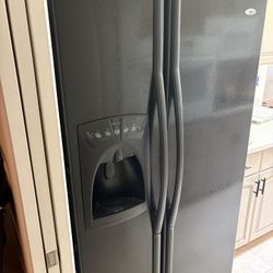 Refrigerator 