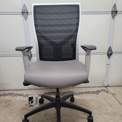 SitOnIt Torsa Fully Loaded Computer Desk Office Chair EXCELLENT SHAPE!