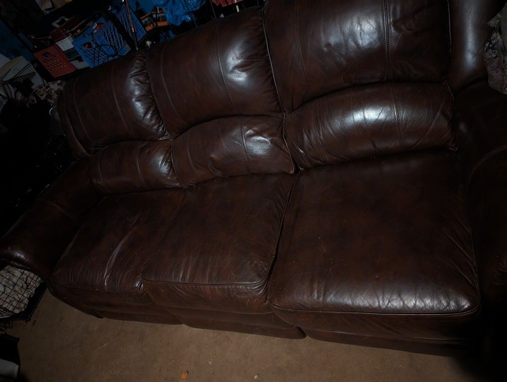 2 Piece Leather Couch With Manuel Reclining Chairs