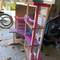 Barbie Dream House 