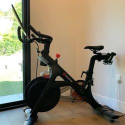 Like New Peloton Bike 🚲 