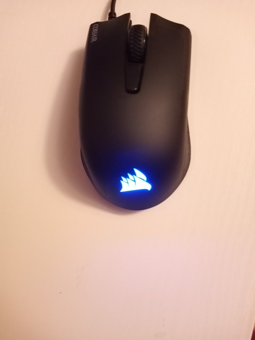 Corsair gaming mouse. Roccat horde gaming keyboard