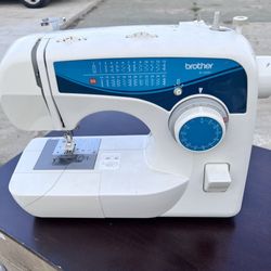 Sewing Machine With Accessories 