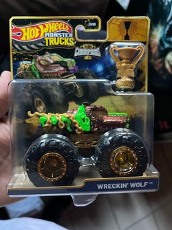 HOT WHEELS MONSTER TRUCKS TROPHY CHAMPIONS WRECKIN WOLF MONSTER TRUCK NEW 2026.