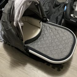 UPPAbaby Bassinet with original dust bag.