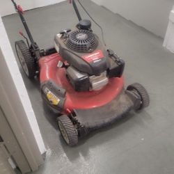 Troy lawnmower Honda motor W/ Bag