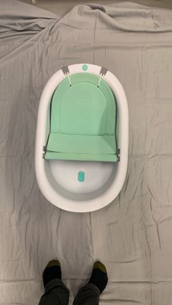 Frida 4-in-1 Baby Bathtub 