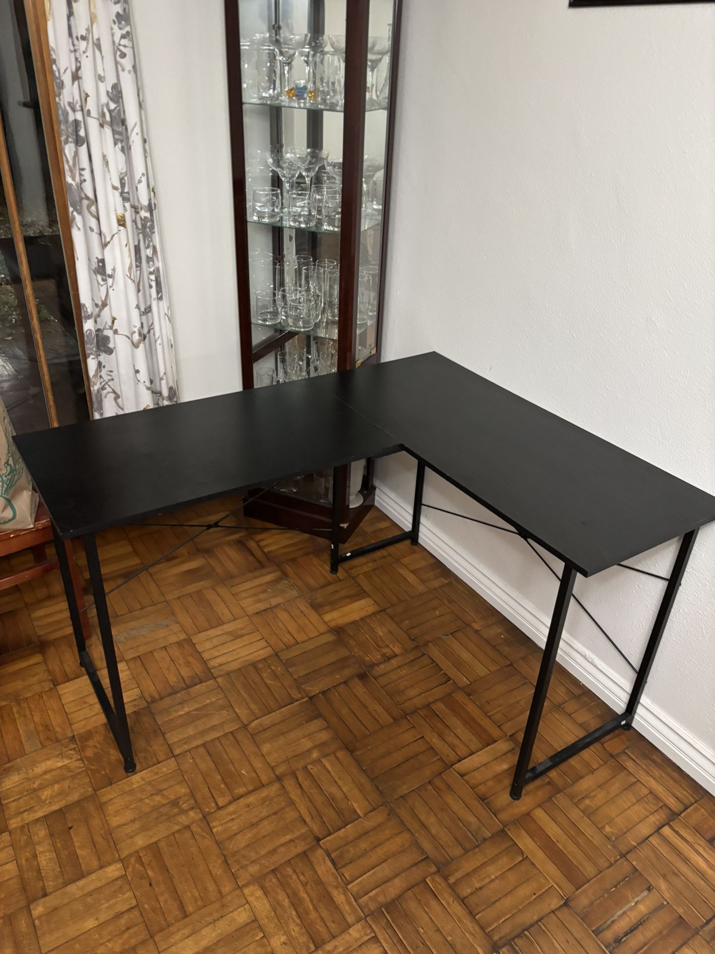 L Table
