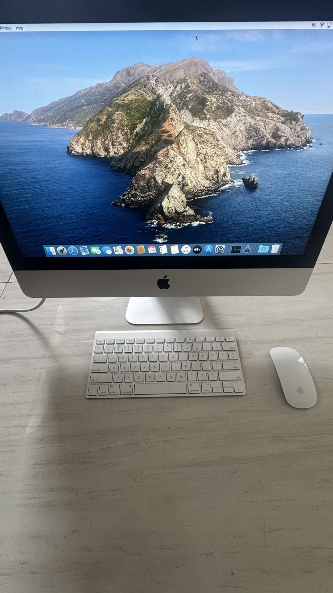 Apple iMac 21.5 Inch With Magic Mouse And Keyboard